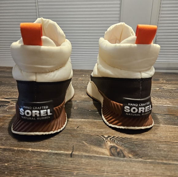 Women's Out N About III Puffy Zip Boot - Picture 2 of 5